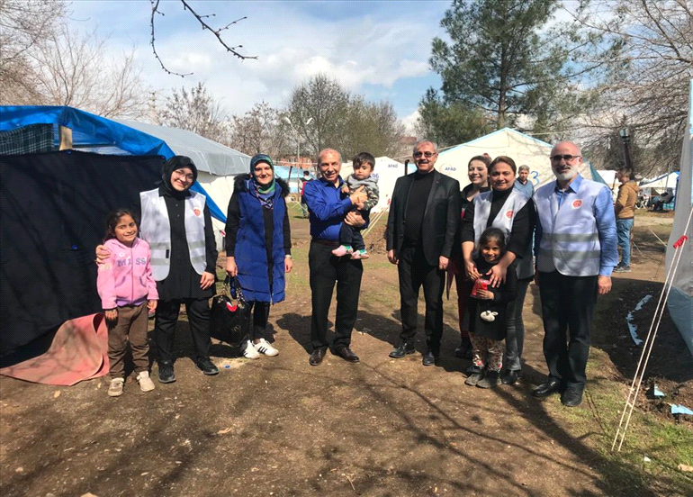 DEPREM BÖLGESİNDE KADINLARA YARDIM