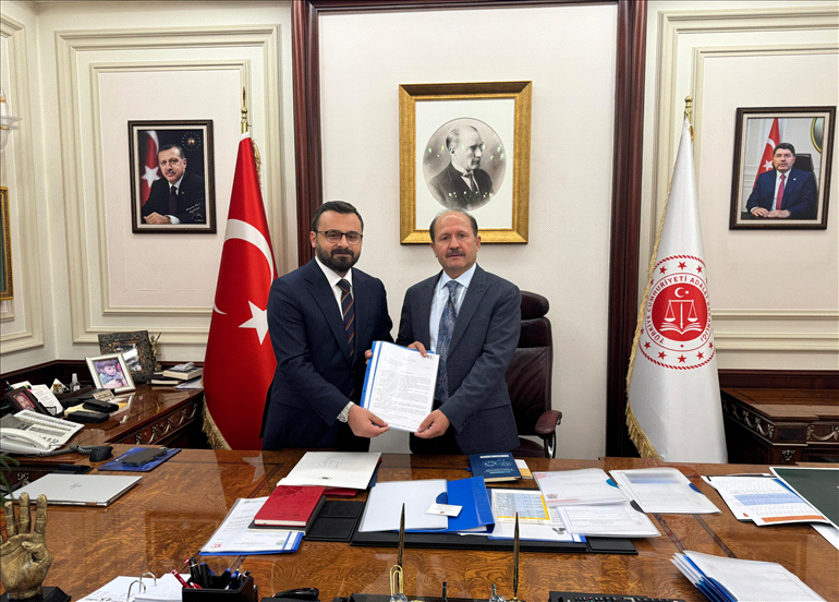 AVUKATLAR ARTIK ADLİYE OTOPARKLARINA ÜCRET ÖDEMEYECEK